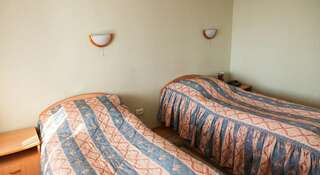 Гостиница Меркурий Находка Стандартный двухместный номер с 2 отдельными кроватями-1